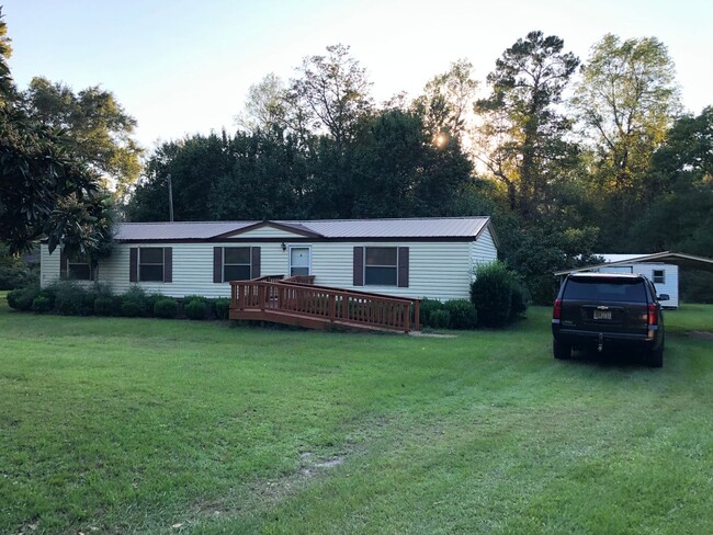 Building Photo - THREE BEDROOM, TWO BATH DOUBLEWIDE