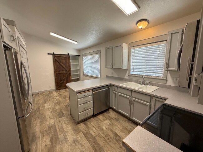 Foto del edificio - 667 E 1650 S St