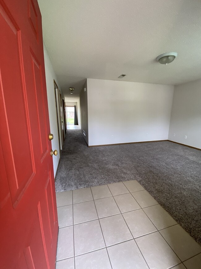 Foto del edificio - 907 NW Willow Dr