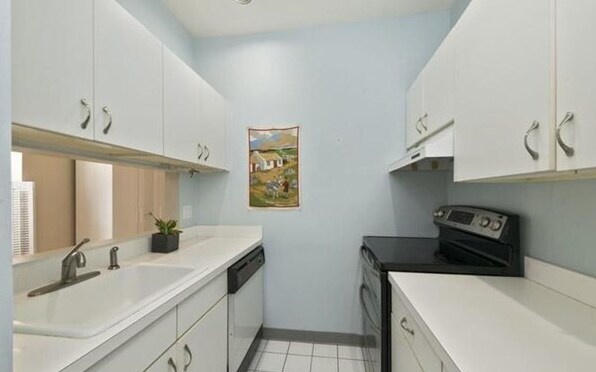 Building Photo - 19 Follen St