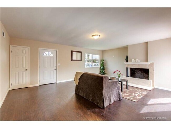 Building Photo - YOUR NEW HOME - IMPERIAL BEACH 3 bed / 2 bath Minutes to the beach!!