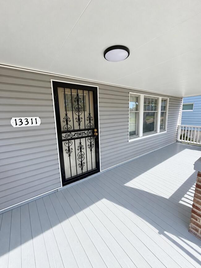 Building Photo - 13311 S Parkway Dr