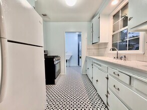 Building Photo - 1232 Ridgeley Dr