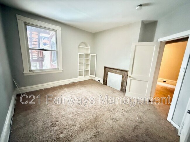 Building Photo - 427 2nd St