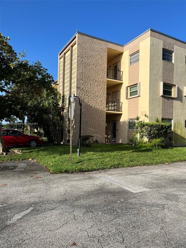 Primary Photo - 301 Cambridge Rd