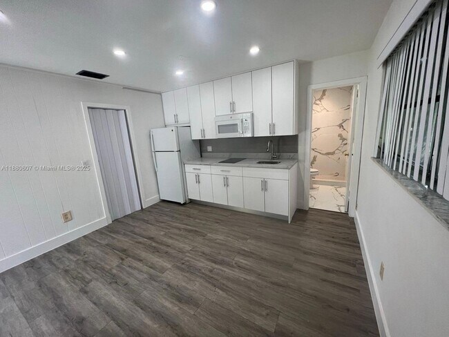 Foto del edificio - 222 SW 8th St