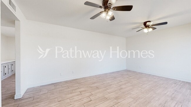 Building Photo - 3001 W Sierra Vista Dr