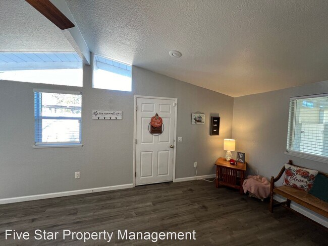 Building Photo - 2 br, 1 bath House - 630 Hudson Ln