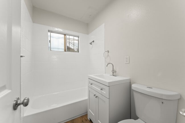 Building Photo - 856 W 84th St