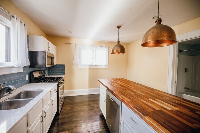 Building Photo - 506 Prospect Avenue Southeast, Unit 1