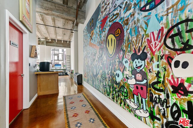 Foto del edificio - 312 W 5th St
