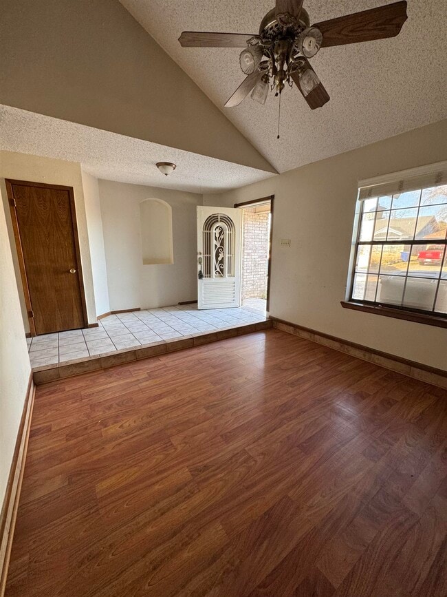 Building Photo - 404 Venado Ct