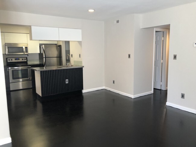 Foto del edificio - 718 N Poplar St