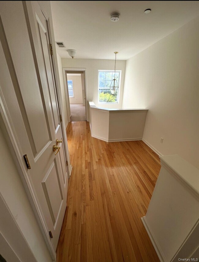 Building Photo - 213 Riverview Dr