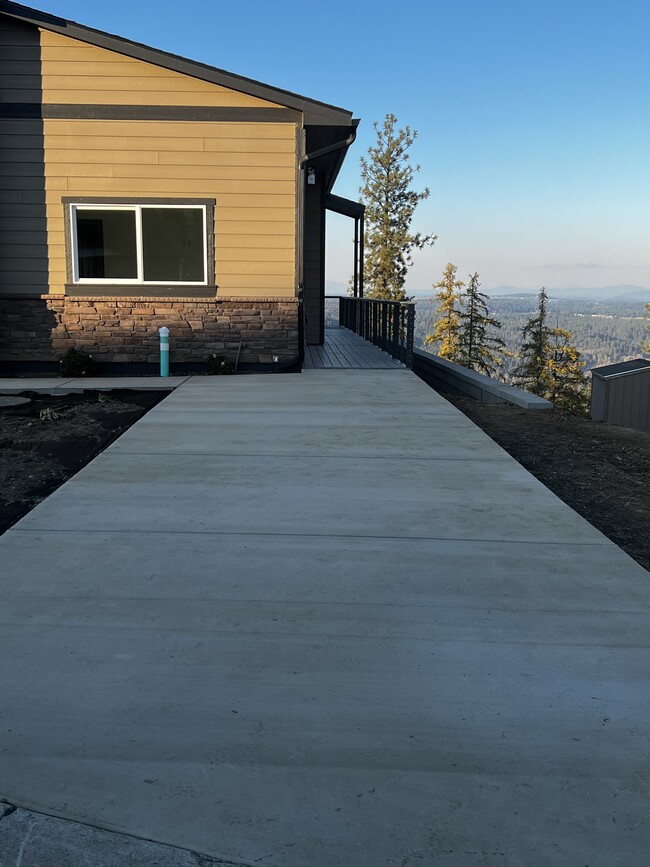 Walk way to the apartment - 10118 N Milbrath Ln