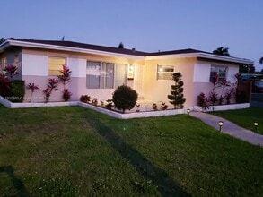 Building Photo - 1031 N 16th Ct