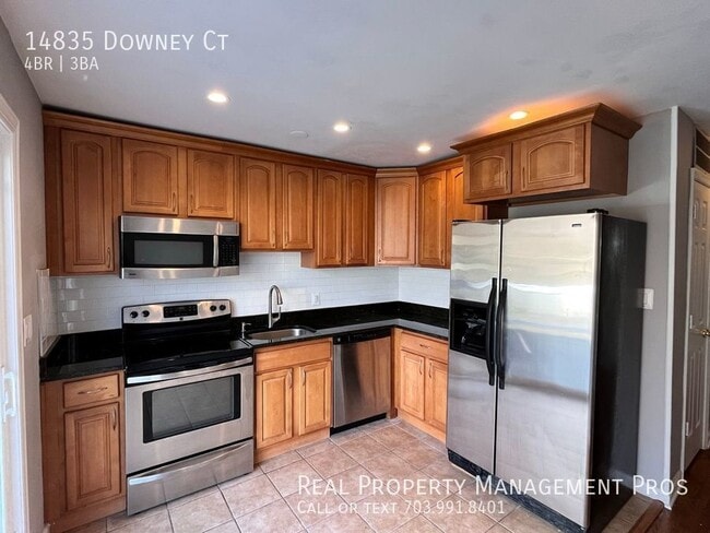 Building Photo - Qualify for a zero deposit option/deck bac...