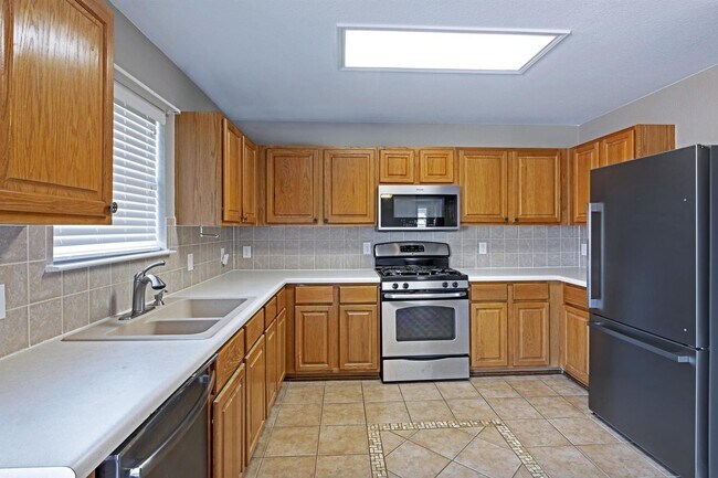Building Photo - Spacious Home with Modern Upgrades in a Pe...