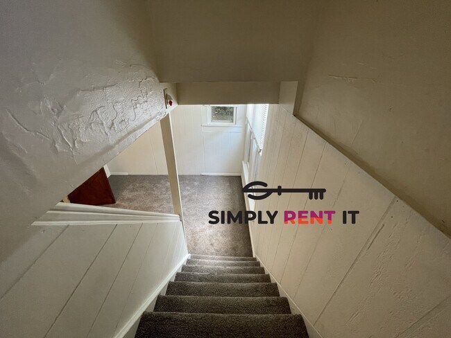 Foto del edificio - 6 Bed House or 2 and 3 Bedroom Duplex on C...