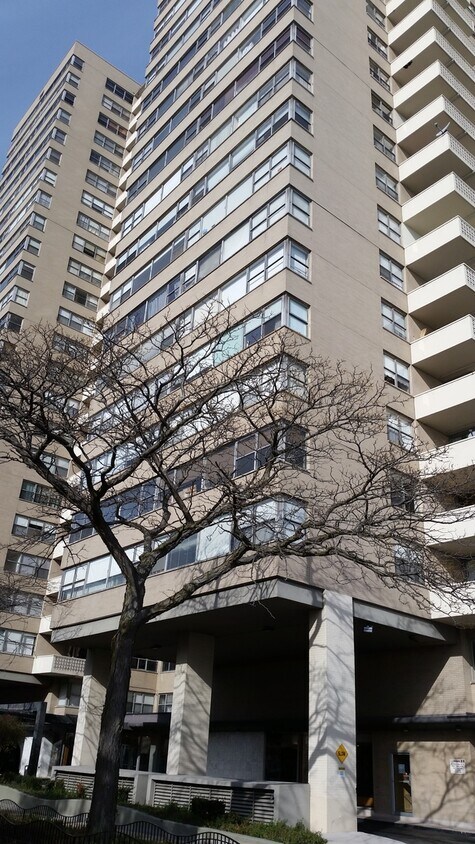 Foto principal - 6301 N Sheridan Rd