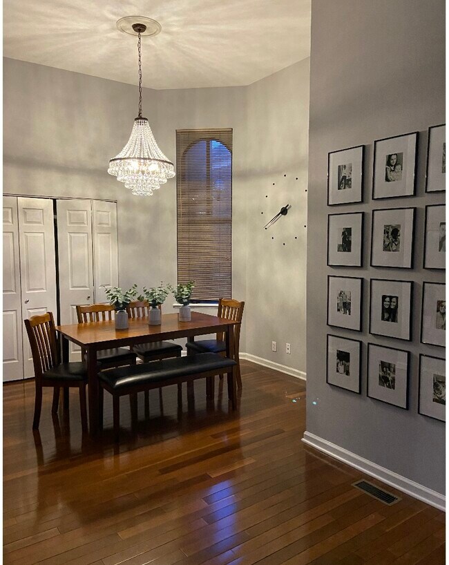 Foto del edificio - 2347 Albion Pl