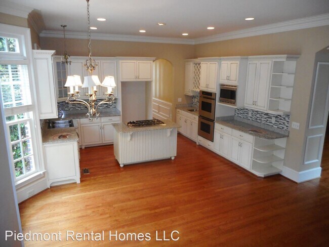 Foto del edificio - 806 Jefferson Wood Ln