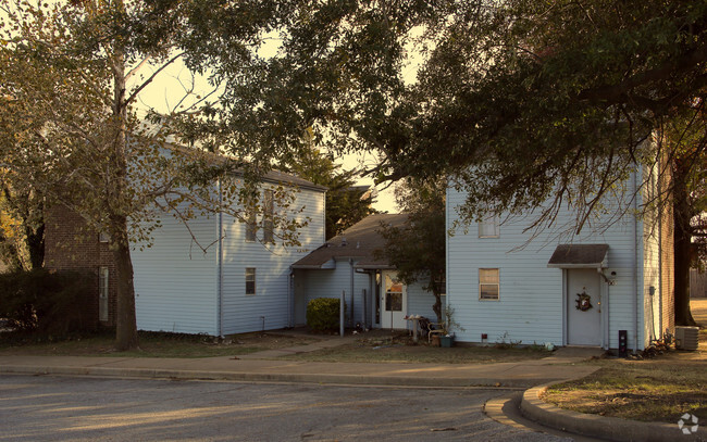 Foto del edificio - Townhouse Apartments