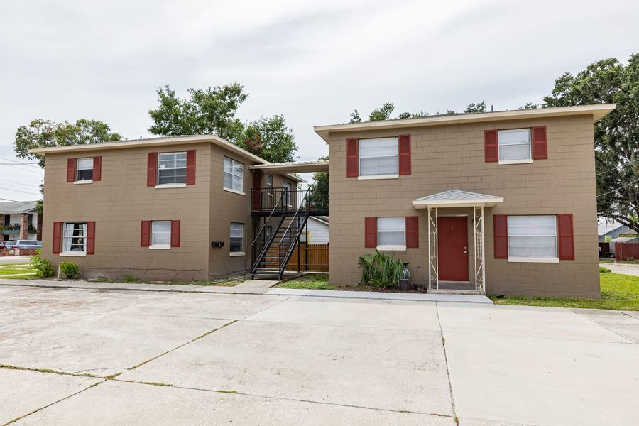 Primary Photo - 151 Avenue C SE