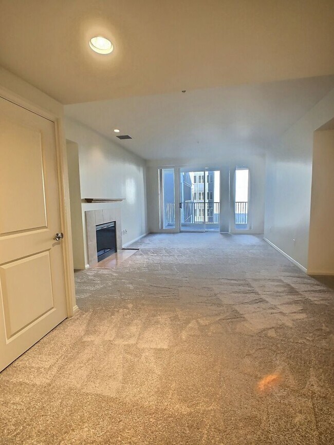 Foto del edificio - Huge 2 Bedroom/2 Bath Condo with Storage in Downtown San Jose