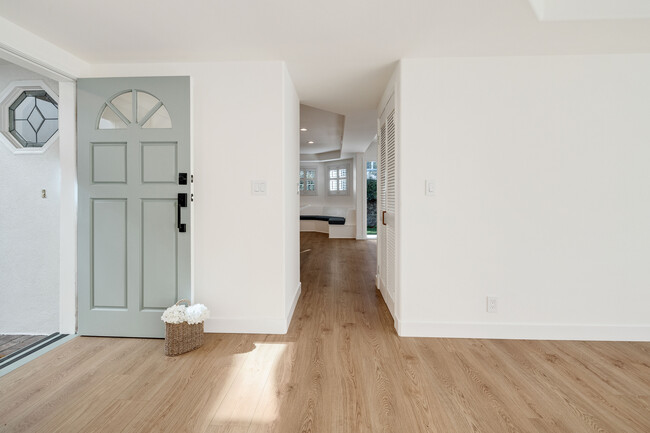 Foto del edificio - 1504 N Poinsettia Ave