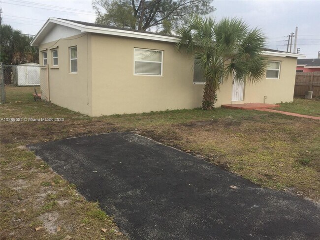 Foto del edificio - 20711 NW 32nd Pl