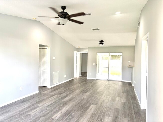 Foto del edificio - 2872 SW Fluvia St