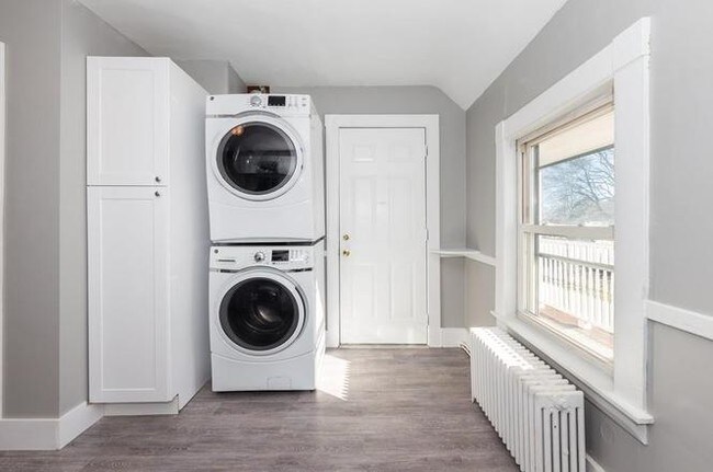 Washer/Dryer - 343 Lafayette St