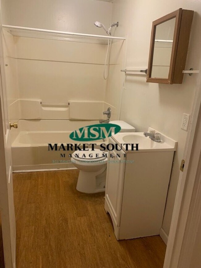 Foto del edificio - ** CONVENIENT   LOCATION **