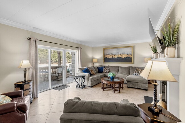 Foto del edificio - 10100 Lakeshore Dr