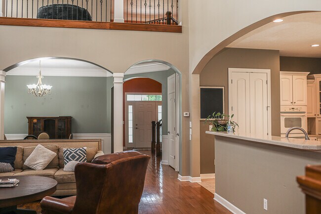 Building Photo - 6154 Newark Dr