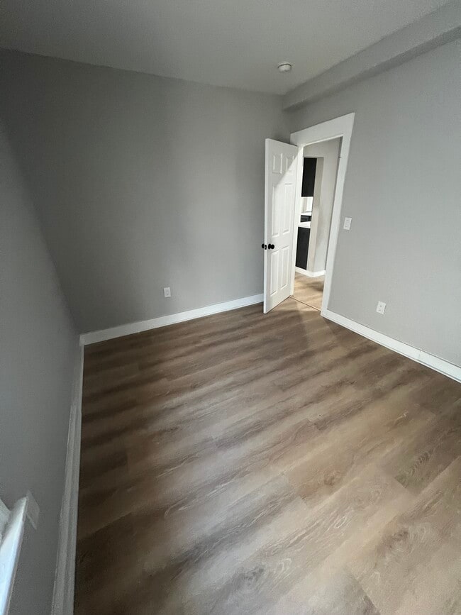 Building Photo - 456 Norwood St