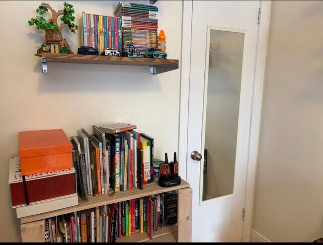 Building Photo - 5344 Av 18E