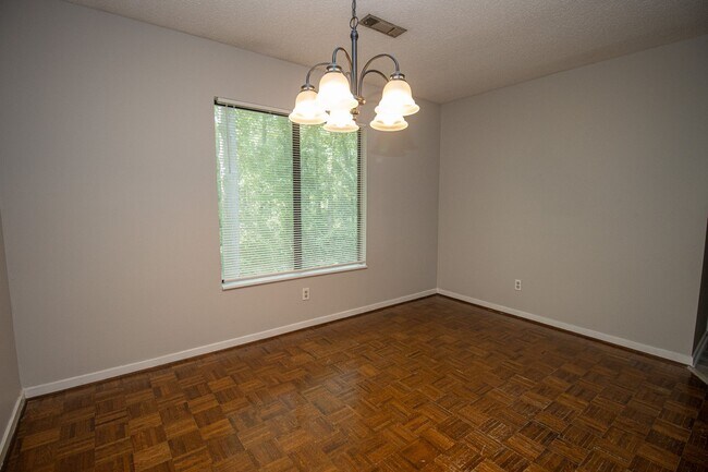 Foto del edificio - Spacious 2BR 2BA townhome in Village Creek!