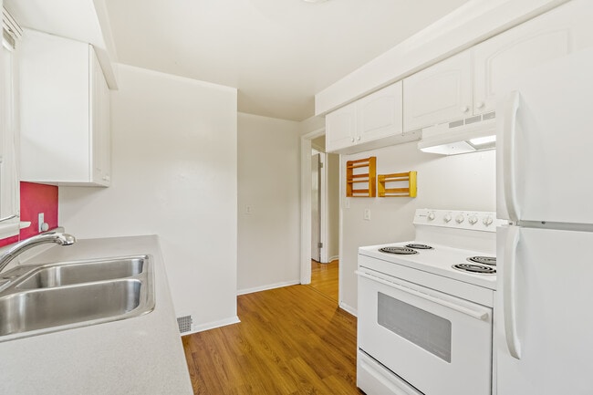 Building Photo - 4312 3rd Ave NW