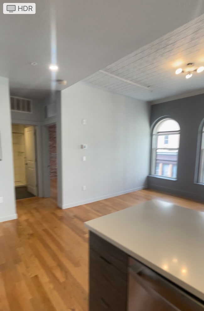 Building Photo - 145 Munroe St