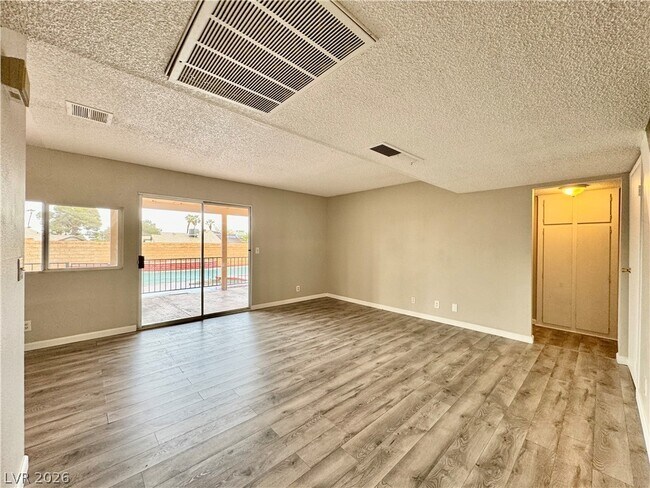 Foto del edificio - 4032 Arrowood Dr