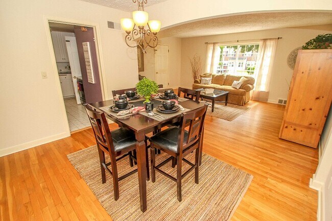 Open Concept: DR/LR - 1702 E Menlo Blvd