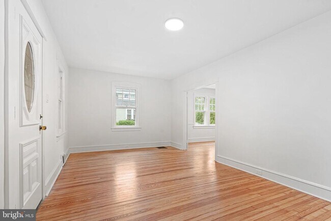 Foto del edificio - 126 Estaugh Ave