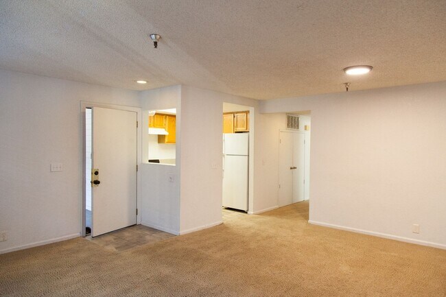 Foto del edificio - Great location, 2 Bedroom Condo