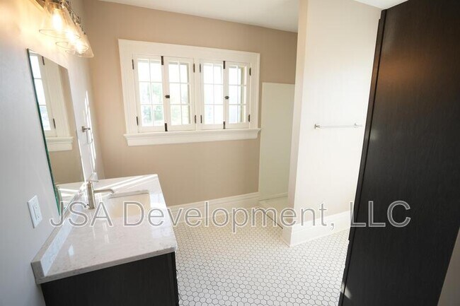 Foto del edificio - 519 E 3rd St