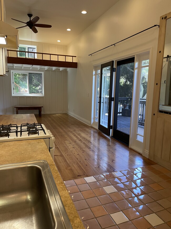 Building Photo - 754 Old Topanga Canyon Rd