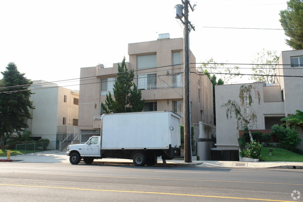 Building Photo - 15132 Magnolia Blvd