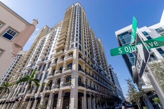 Building Photo - 701 S Olive Ave