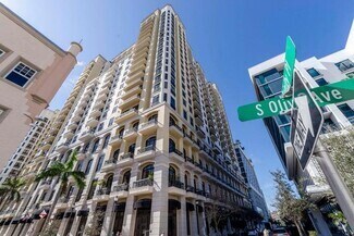 Building Photo - 701 S Olive Ave
